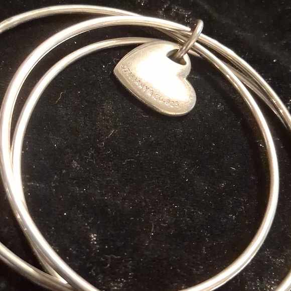 Tiffany & Co. Silver Heart Charm Bangle Bracelets. 925 Sterling Silver. - Picture 5 of 9